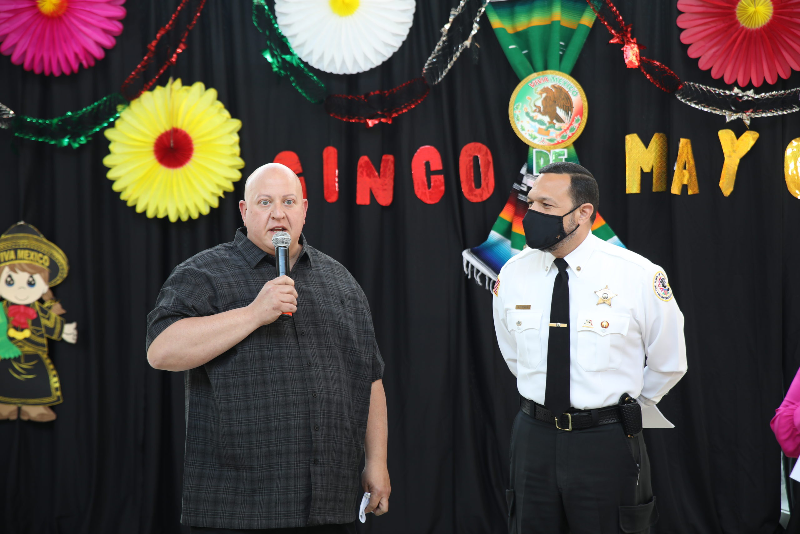 Cicero Assessor Emilio “Emo” Cundari and emcee Ismael Vargas, director of the Cicero Clergy Committee and Director of the Business License Department. Cinco de Mayo 2021