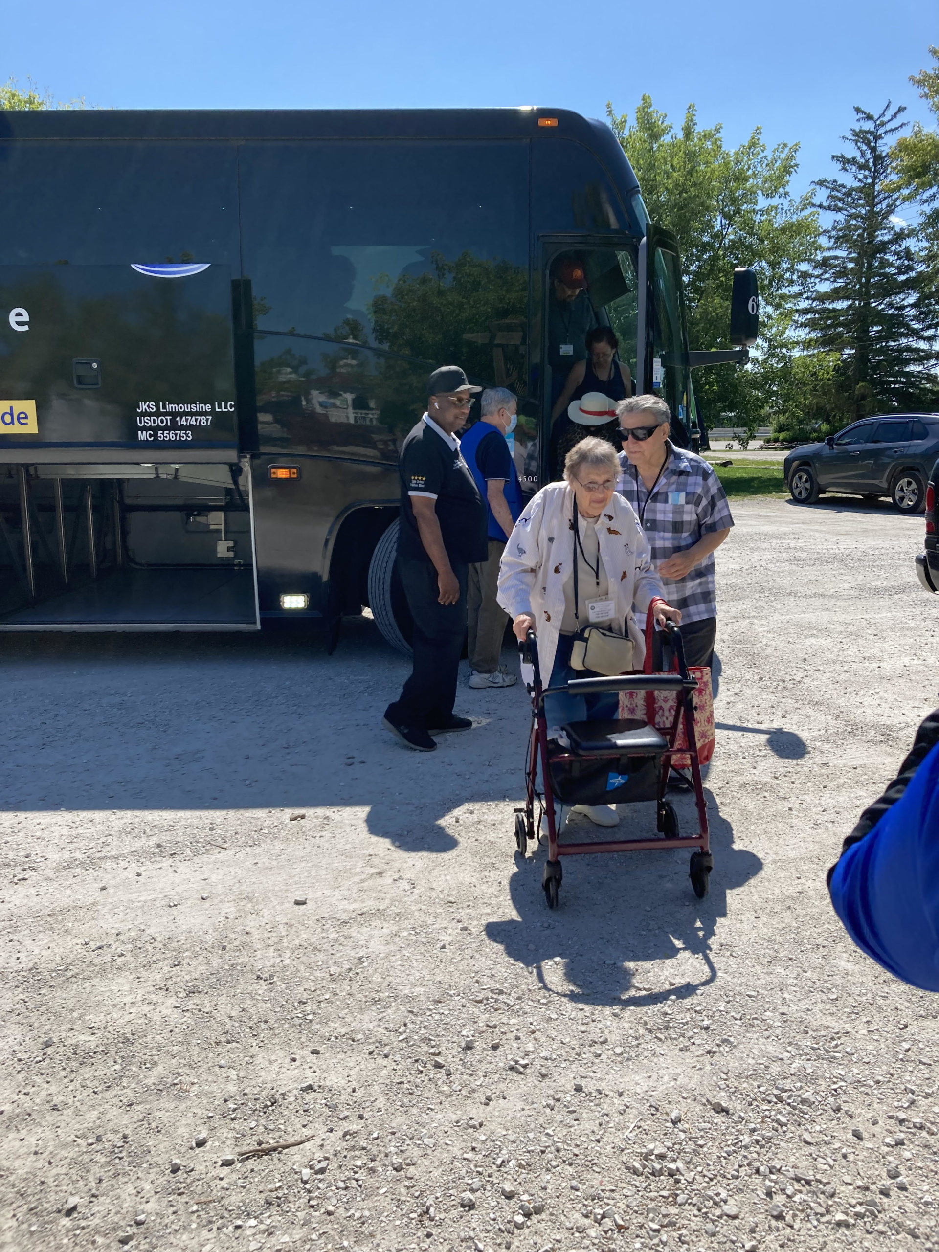 The Cicero Senior Center organized a tour of the Apple Holler Farm in Wisconsin recently to allow seniors and members of the Center to enjoy a day-long visit and the launch of the farm’s annual “Peach Picking” season.